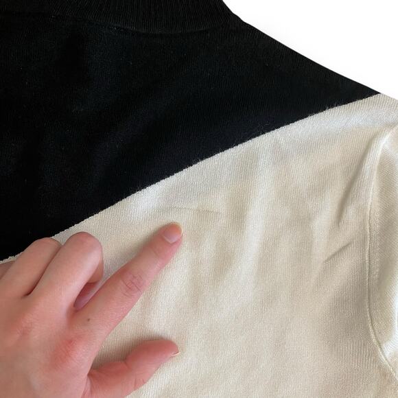 Chico’s NWT Colorblock Pullover Turtleneck in Black Ecru Women’s Size 2 - Picture 9 of 9